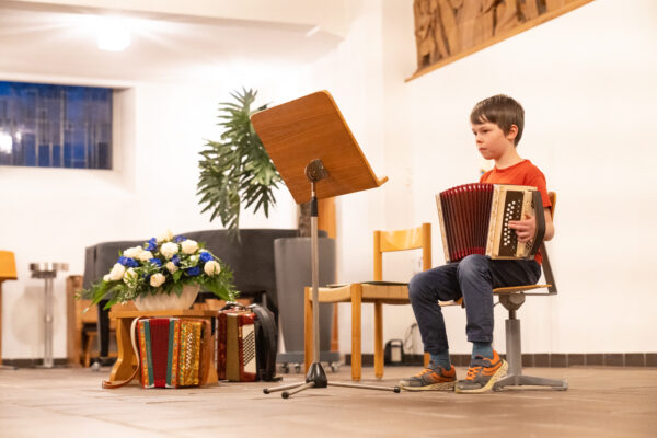 Live-Musik mit Akkordeon und Schwyzerörgeli bei einem Firmenevent in Zürich.