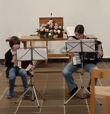 Live-Musik mit Akkordeon und Schwyzerörgeli bei einem Firmenevent in Zürich.