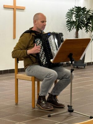 Akkordeon Schüler beim Konzert in Dietikon – Schwyzerörgeliunterricht Zürich und Umgebung